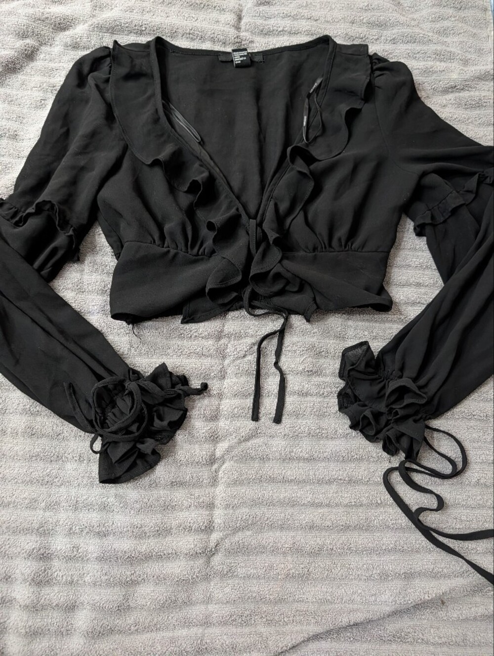Forever 21 Black Ruffle Tie-Front Crop Top